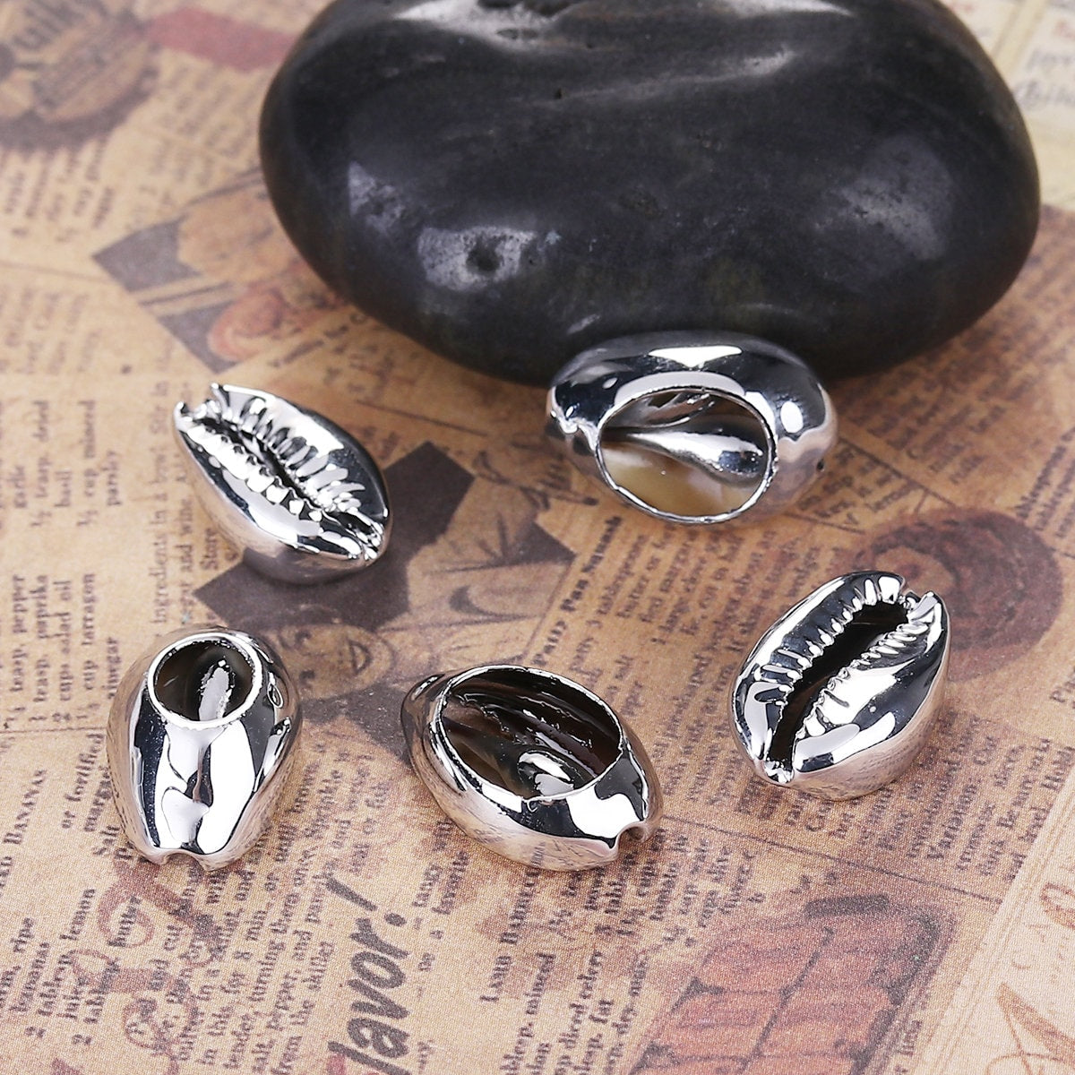 Silver Plated Conch Cowrie Shells - 23mm x 15mm (7/8" x 5/8") - 18mm x 11mm (3/4" x 3/8") (B0106771)