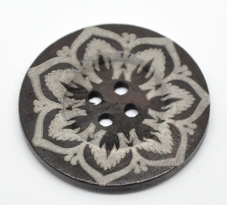 Extra Large Wooden Button - 2 3/8 inch - 6cm - Wood Buttons - Decorative Flower  (19218)