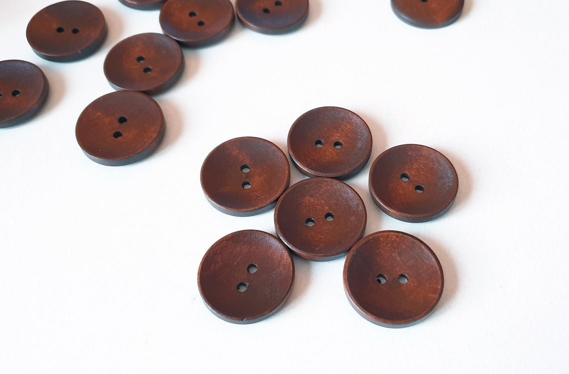Chestnut brown wooden buttons - 20mm (Approx 3/4 inch) - 2 holes - round sewing wood buttons 25mm (1")  (041012)